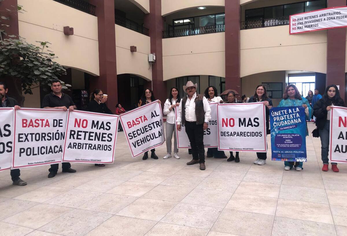 En la protesta participaron cerca de 50 quejosos, muchos de ellos empresarios e integrantes de grupos de la sociedad civil.