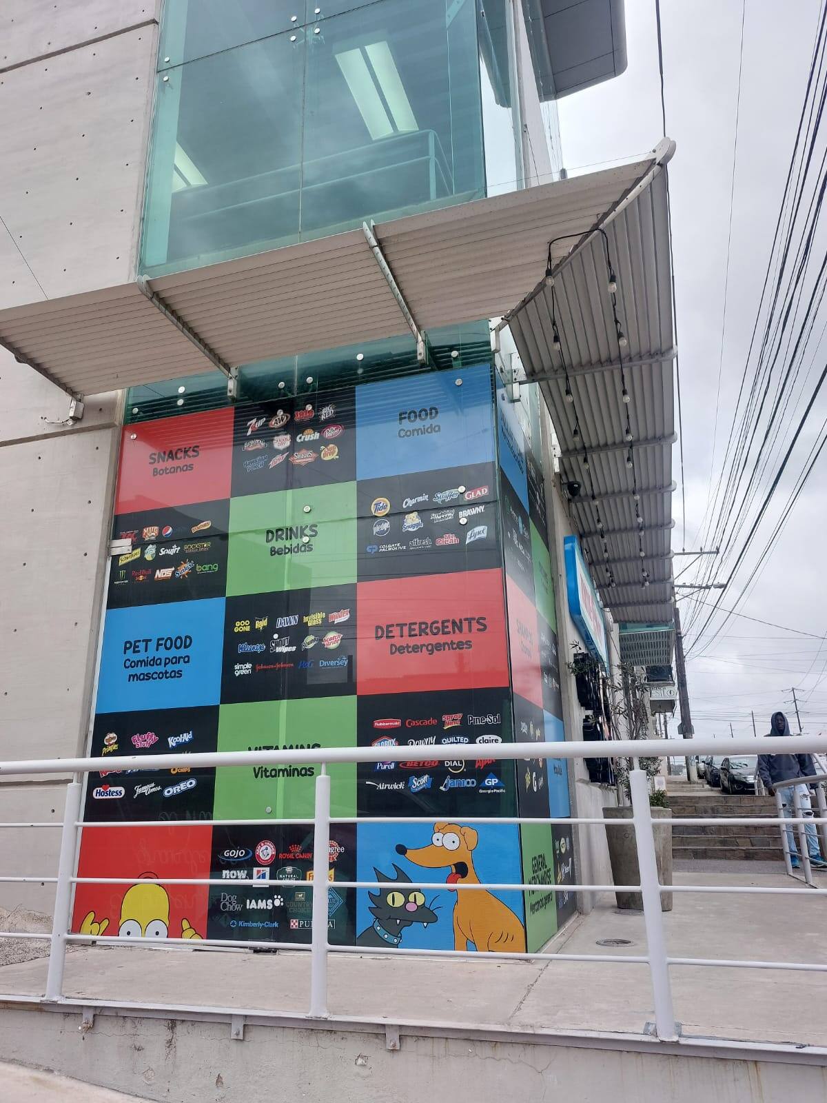 En el exterior se pueden leer los productos que se ofrecerán en la tienda.
