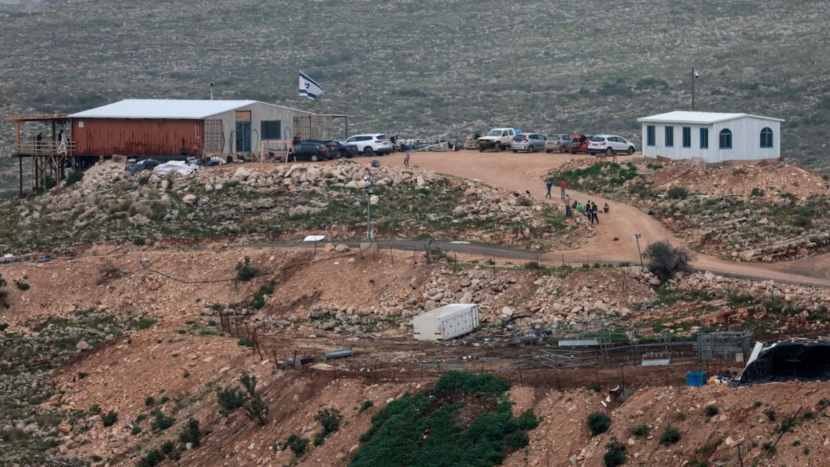 Mientras continúan los ataques en Gaza, Israel acelera la confiscación de tierras palestinas en Cisjordania y las reclasifica como “propiedad estatal”