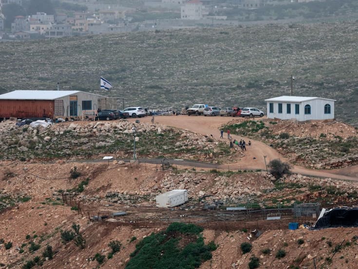 Mientras continúan los ataques en Gaza, Israel acelera la confiscación de tierras palestinas en Cisjordania y las reclasifica como “propiedad estatal”