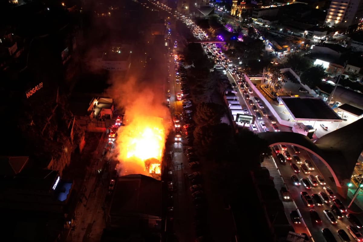 Se incendia establecimiento comercial en estado de abandono en Nogales