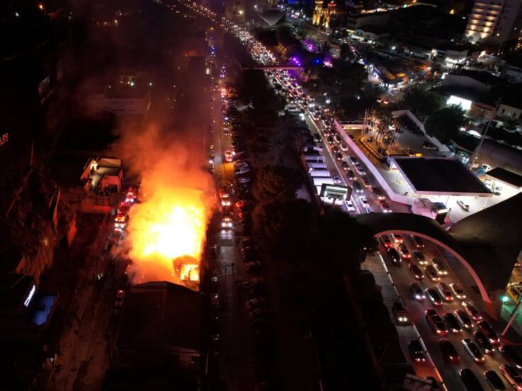 Se incendia establecimiento comercial en estado de abandono en Nogales