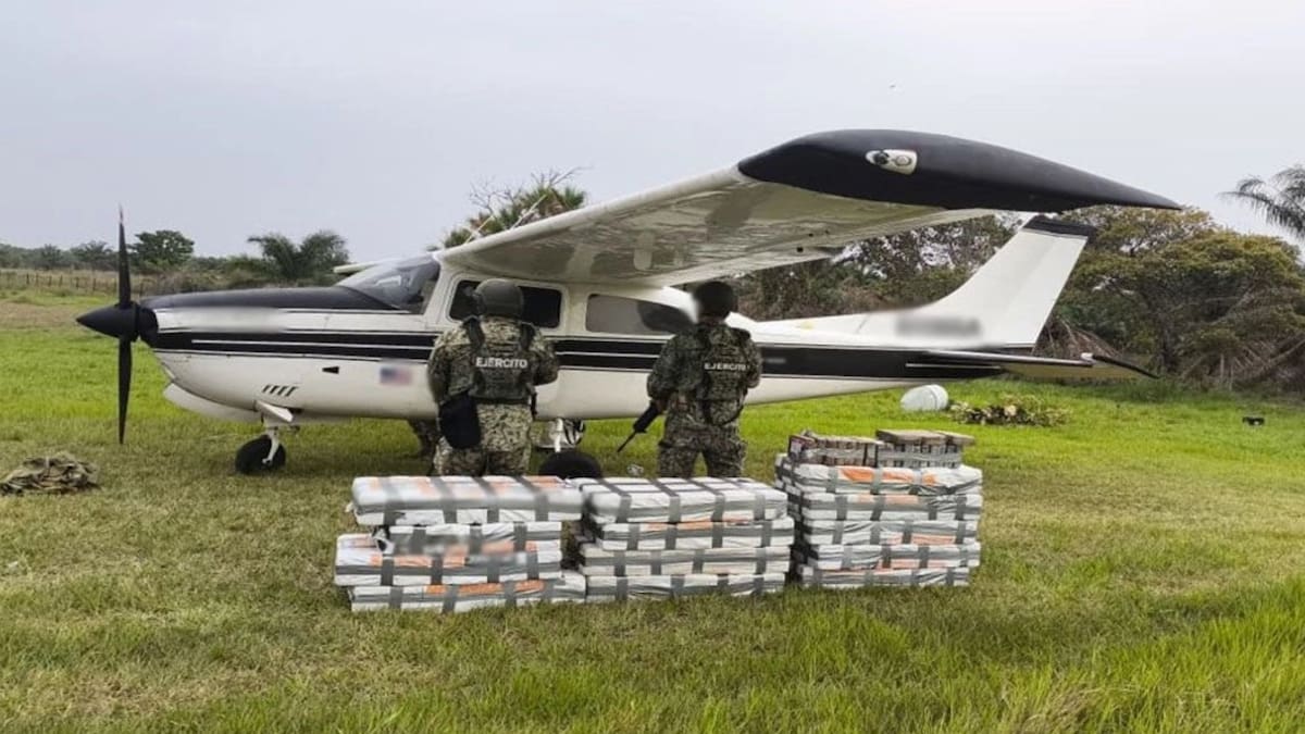 Gabinete de Seguridad asegura una avioneta con 636 kilos de cocaína en Emiliano Zapata, Tabasco