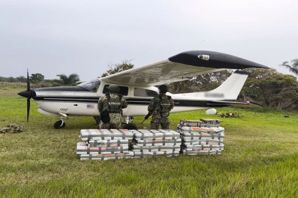 Gabinete de Seguridad asegura una avioneta con 636 kilos de cocaína en Emiliano Zapata, Tabasco