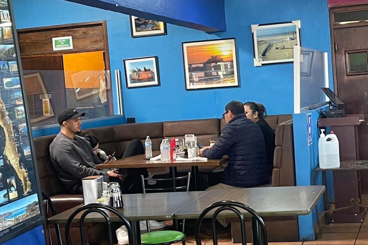 Sector restaurantero de Rosarito reporta caída en ventas; advierten impacto de alertas de EE.UU