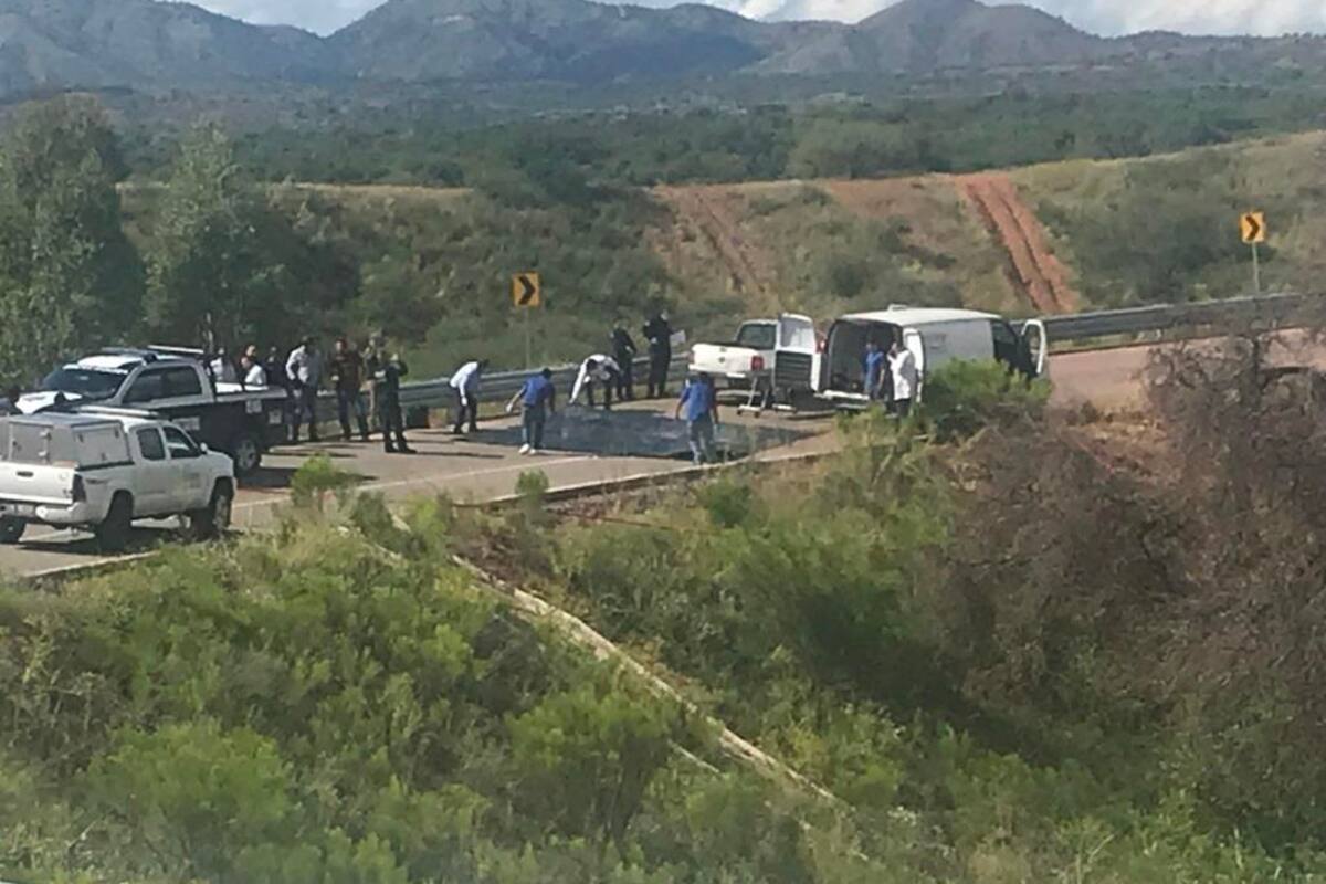 Hallan 3 cuerpos sin vida envueltos en cobijas y hule