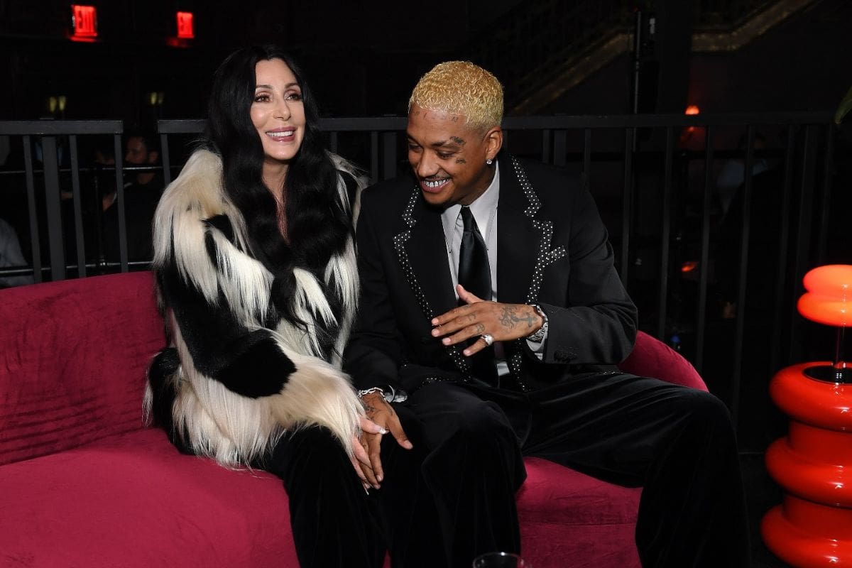 Cher presume su relación con su novio 40 años más joven: “Nos besamos como adolescentes”