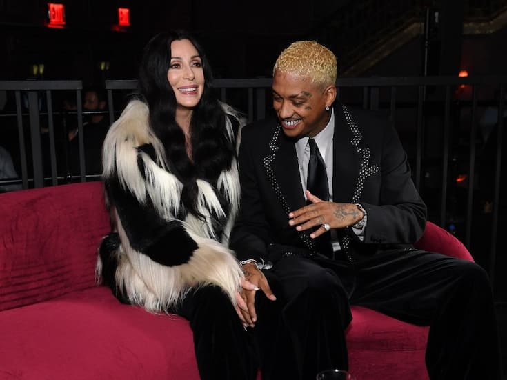 Cher presume su relación con su novio 40 años más joven: “Nos besamos como adolescentes”