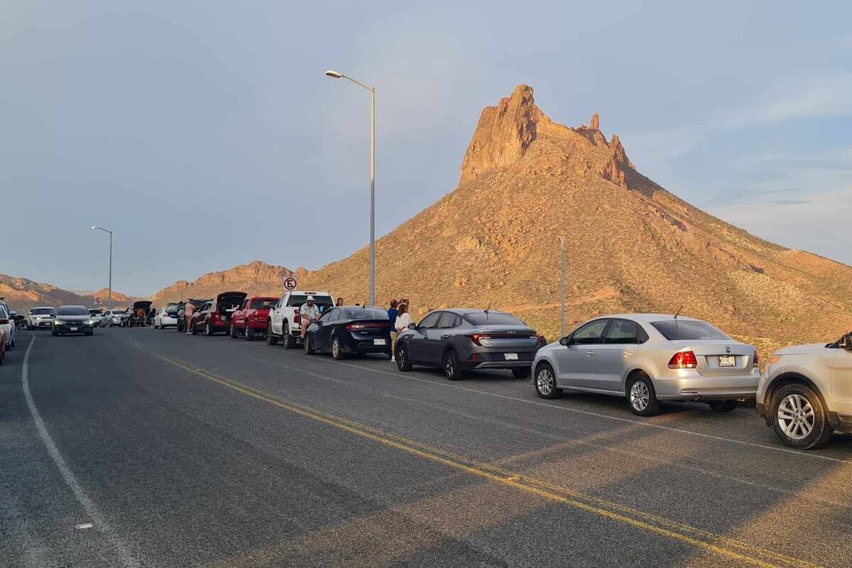 Decenas de personas se congregan en el mirador de San Carlos en espera de la fiesta de Carin León