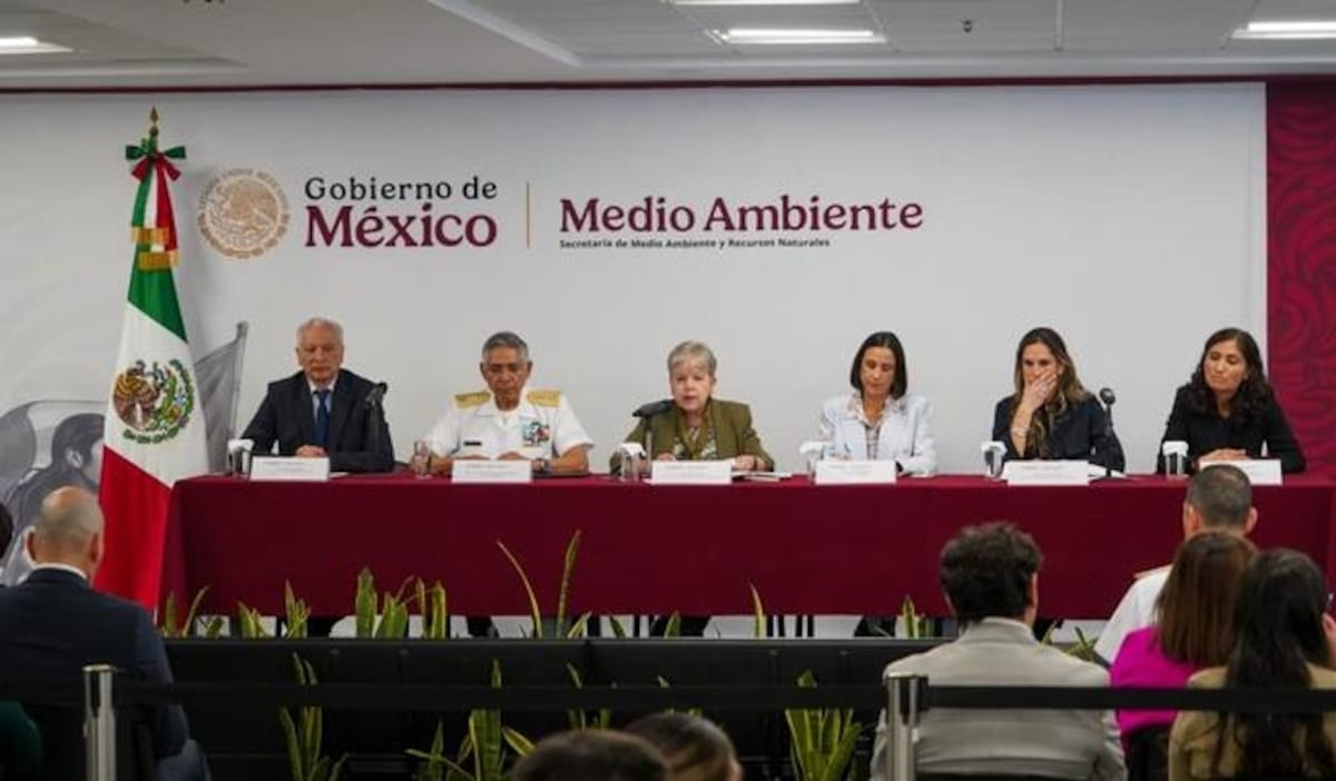 El titular de la Secretaría de Marina, el almirante Raymundo Morales, informó que el derrame petrolero en el Golfo tiene tres posibles fuentes identificadas. | Especial