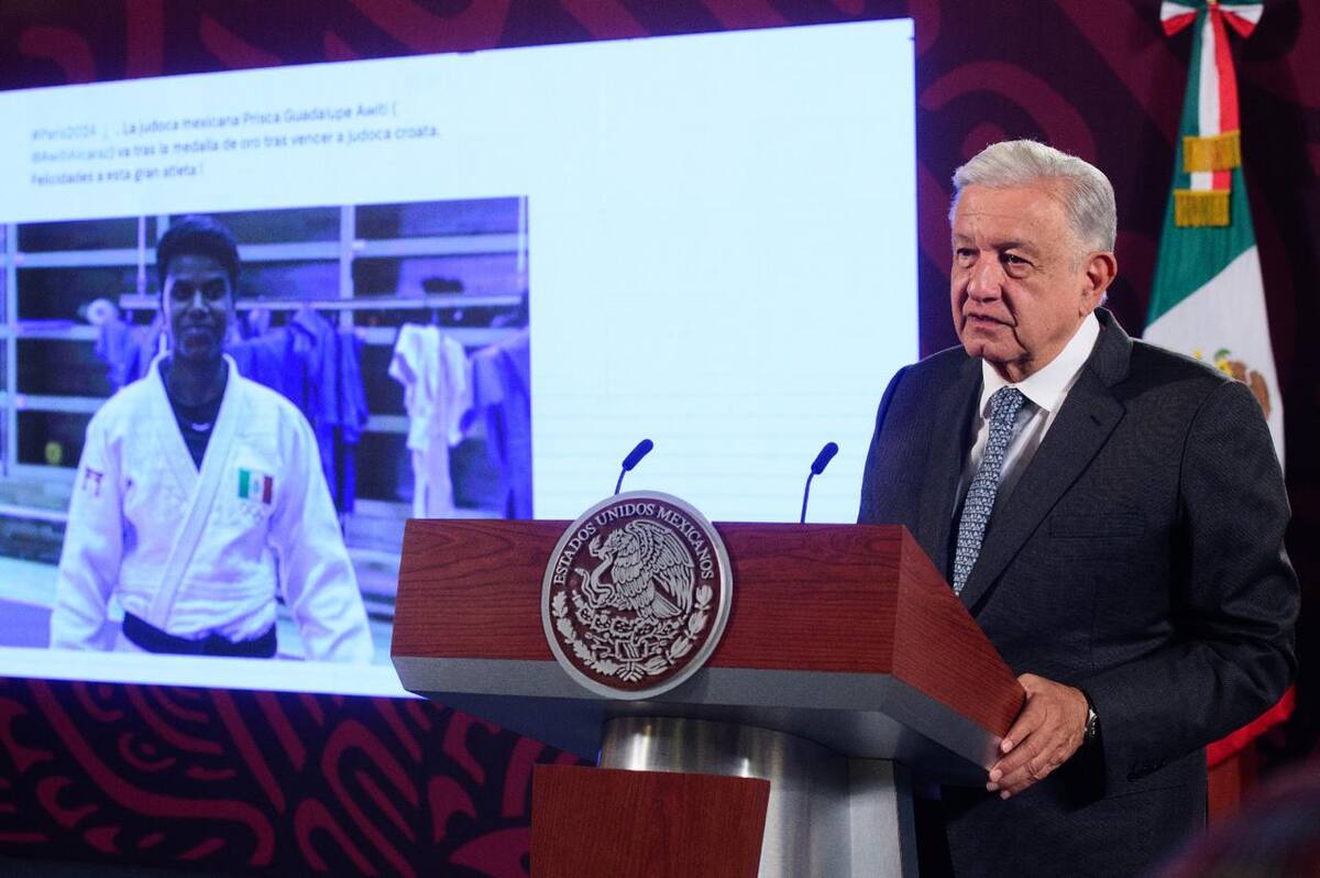 AMLO felicitó a Prisca Awiti por obtener la medalla de plata en Judo en los Juegos Olímpicos de París 2024. | Crédito: Especial