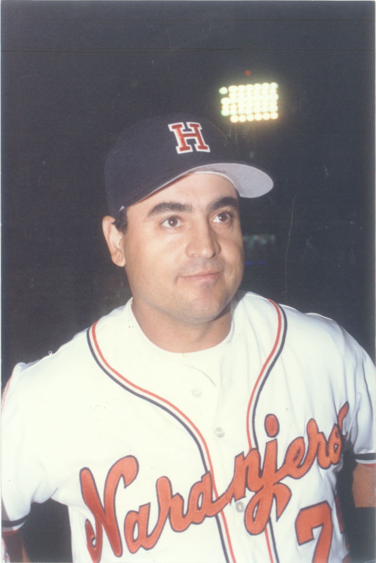Cornelio García luciendo el jersey blanco de Naranjeros en la temporada 1994-95. (Foto: Archivo GH)