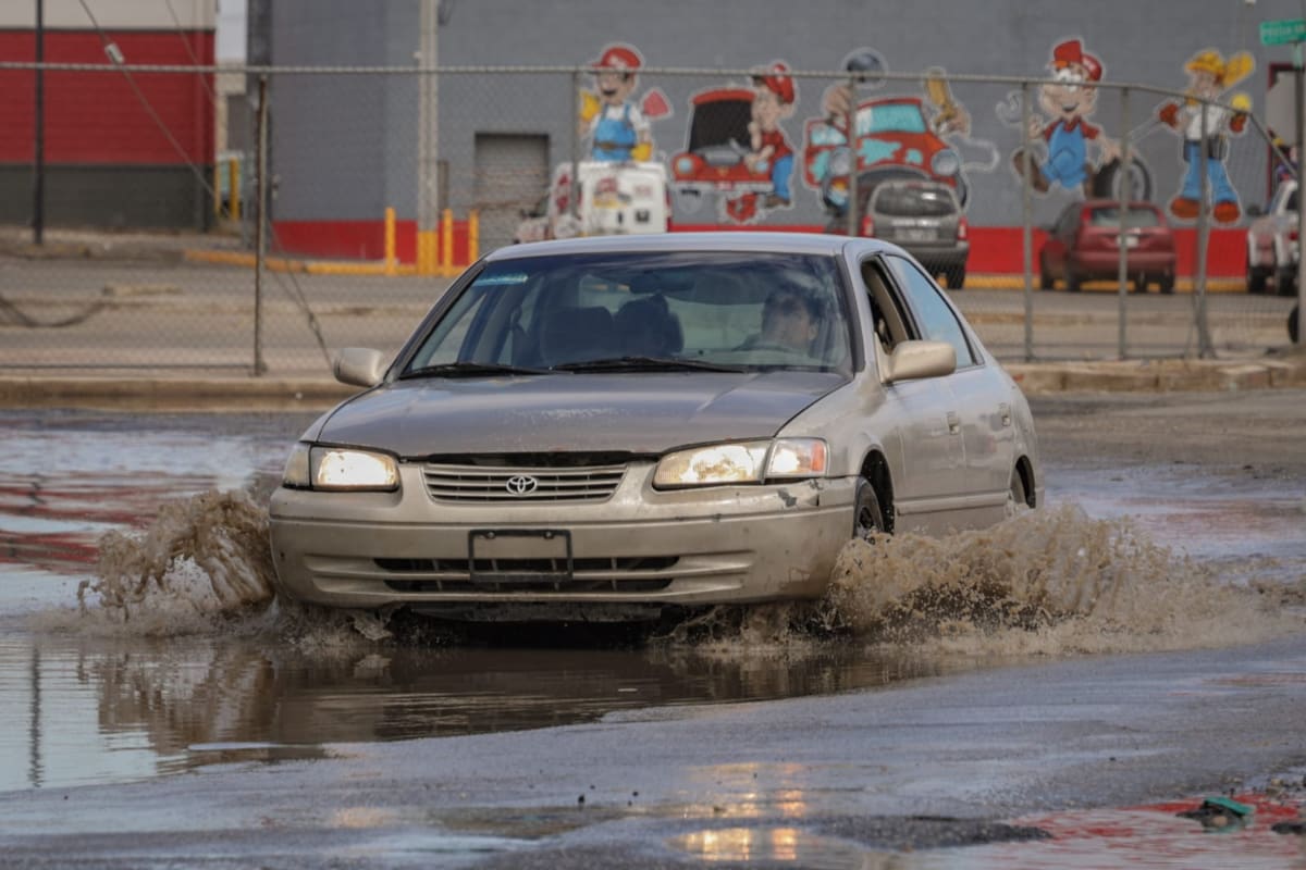 Lluvia complica el tránsito en Mexicali; reportaron cierres y encharcamientos