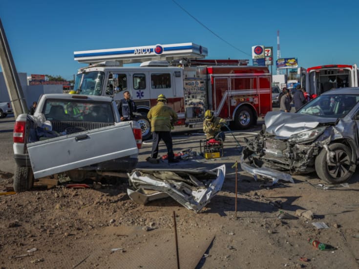 Invade carril y provoca choque, una persona lesionada
