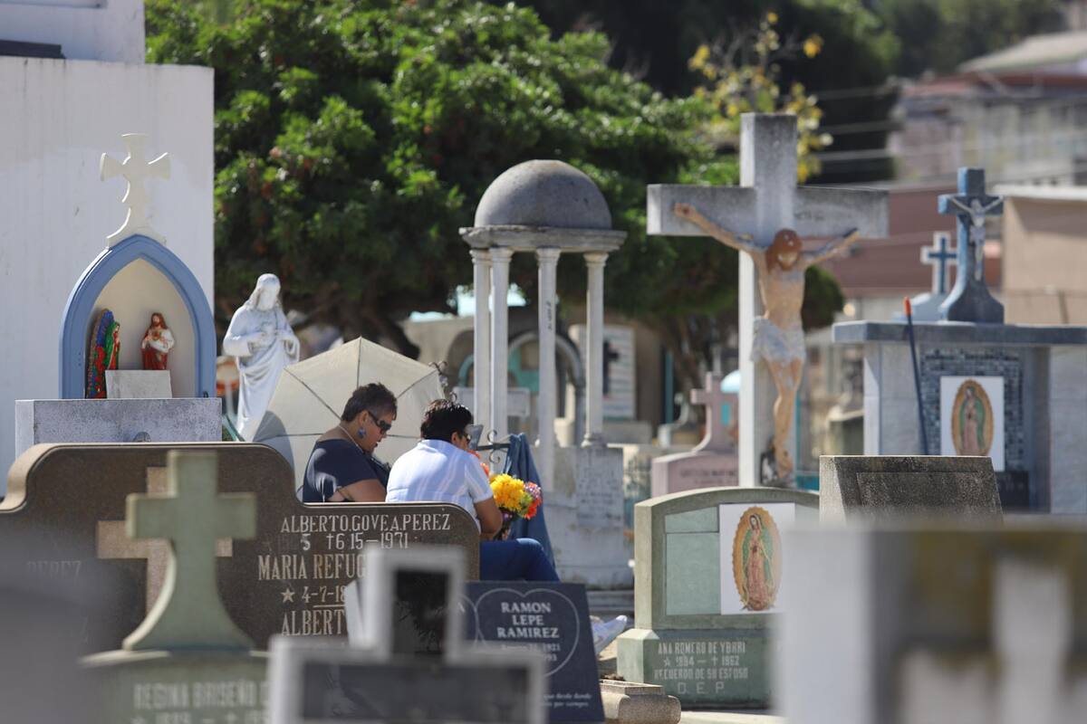 Prohibido ingerir alcohol en panteones, señala funcionario