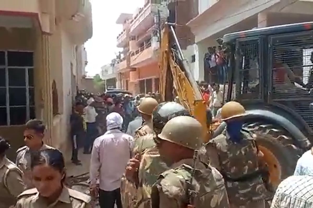 En India, demuelen casas por participar en protestas