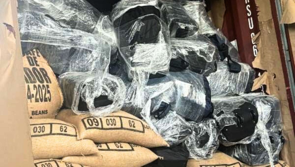 Autoridades de Panamá localizaron 1,152 paquetes de droga en un contenedor que partió de El Salvador rumbo a Bélgica.
