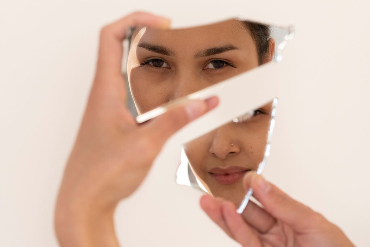 Las 5 frases que usan las personas fuertes mentalmente para enfrentar el estrés y la adversidad, según la psicología; mentalidad de acero y resiliencia emocional