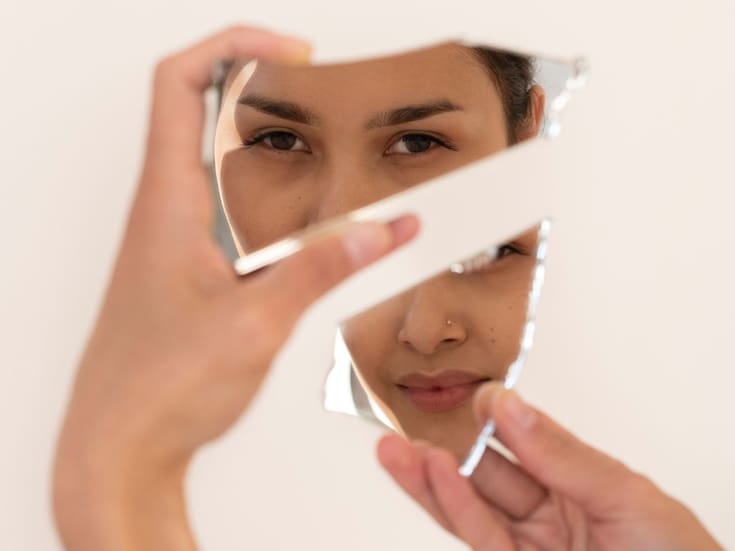 Las 5 frases que usan las personas fuertes mentalmente para enfrentar el estrés y la adversidad, según la psicología; mentalidad de acero y resiliencia emocional