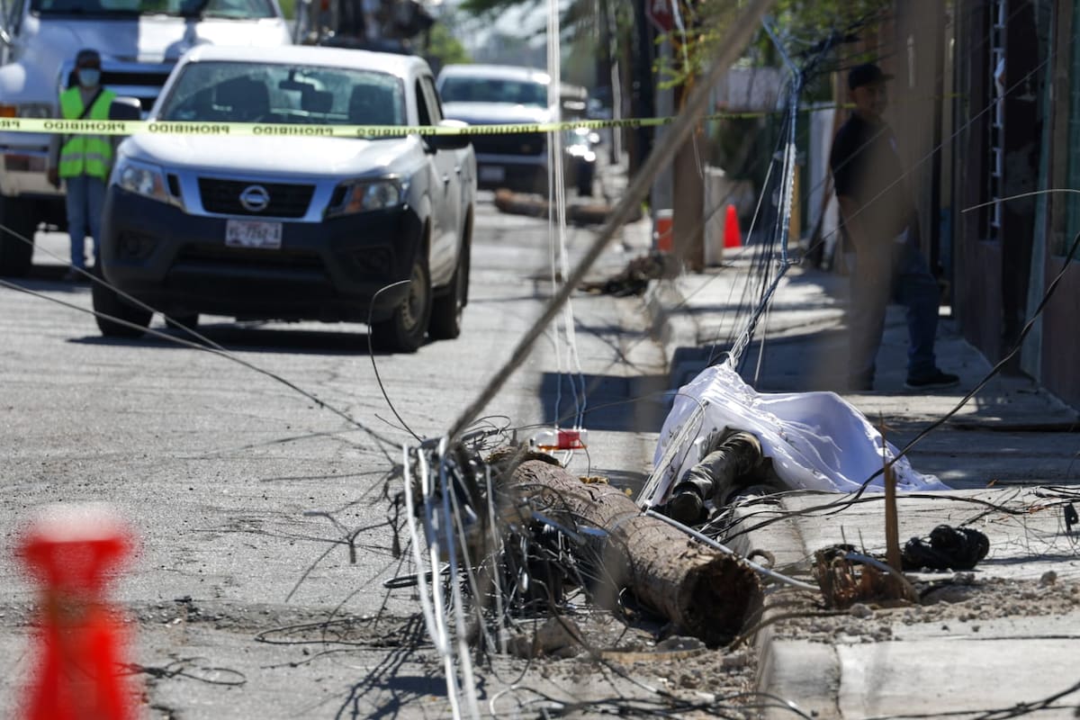 Hombre de Oaxaca muere al caer de un poste mientras realizaba trabajos en la División del Norte