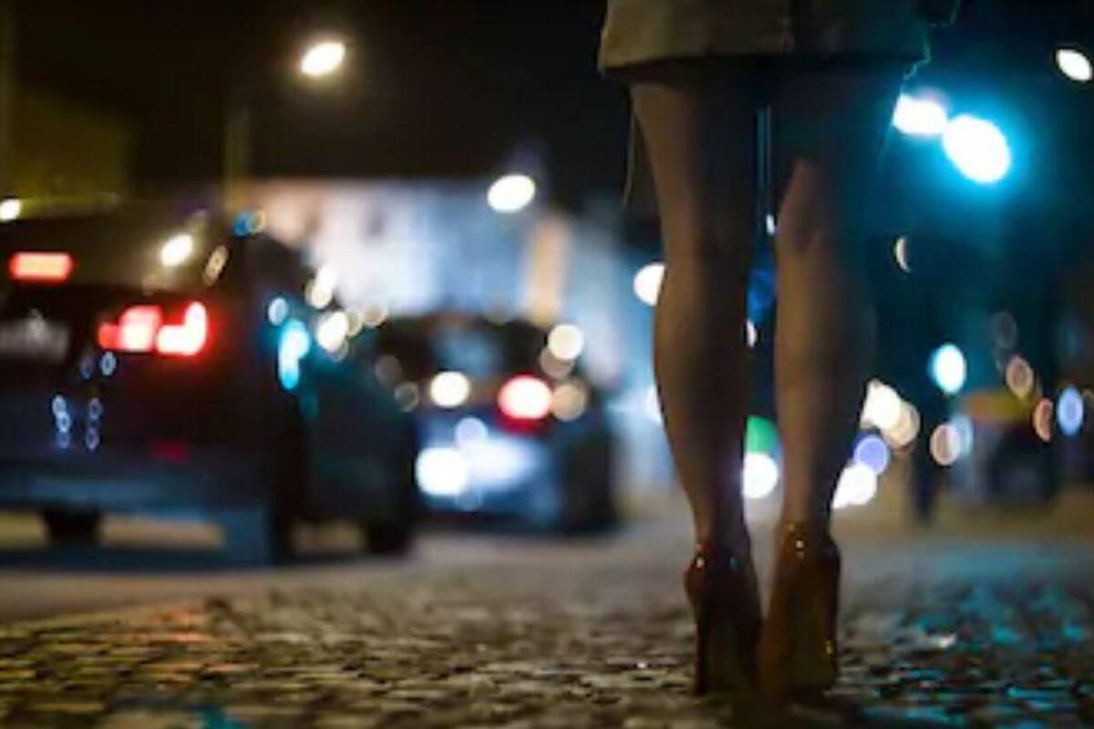 Entregan apoyos a trabajadoras sexuales por Covid-19 en CDMX