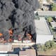 Incendio deja pérdidas totales en recicladora; evacúan tres empresas