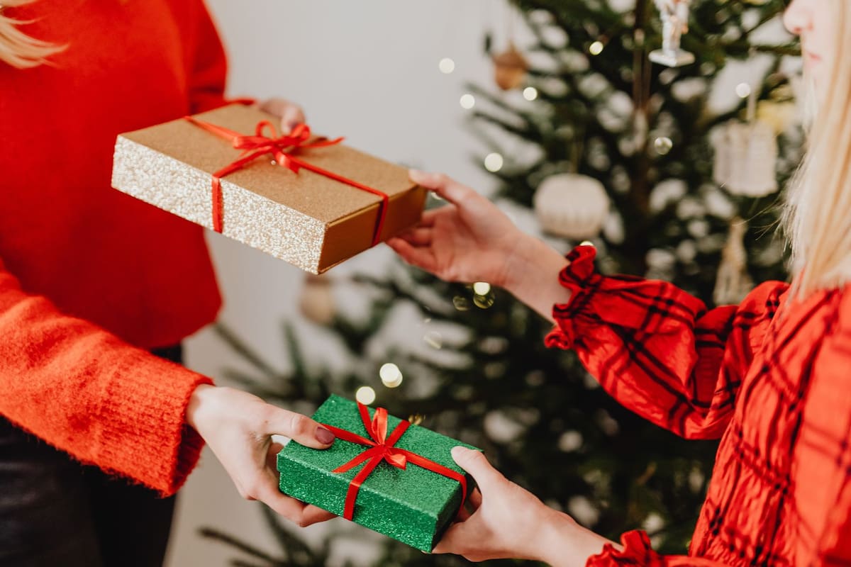 5 ideas de intercambios navideños económicos para celebrar con poco presupuesto