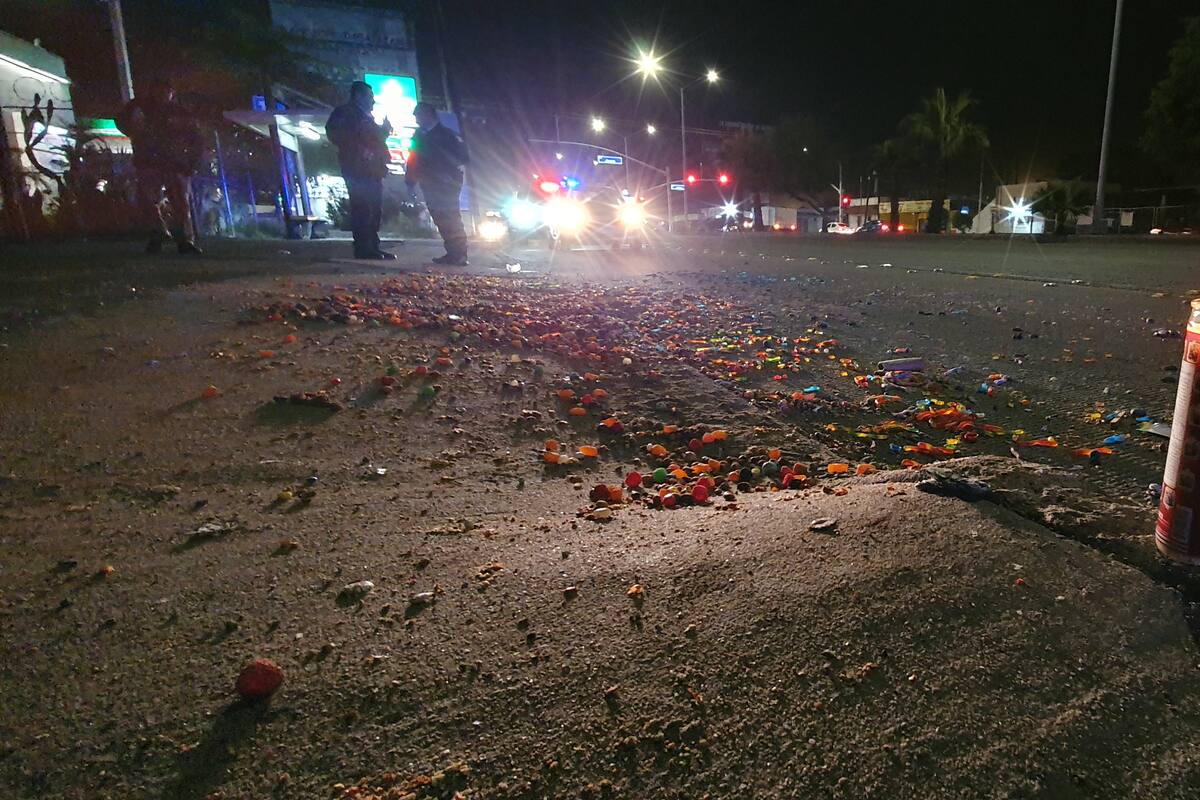 Arrollan a vendedores ambulantes; muere niño