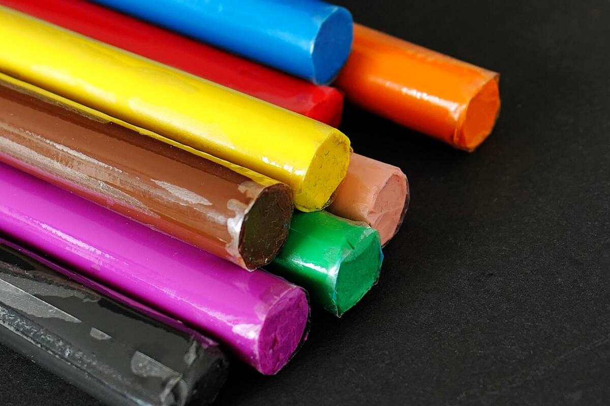 Extraen pedazo de plastilina del oído de un niño
