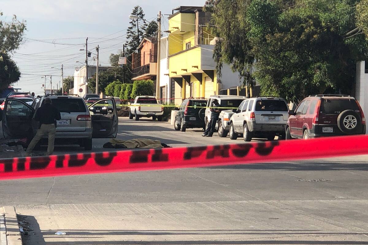 Homicidios Rosarito: Asesinan a hombre aun lado de su vehículo