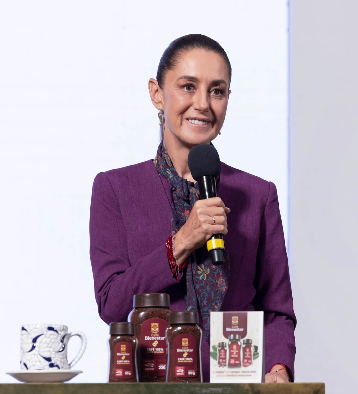 Cuauhtémoc, Ciudad de México. 3 de septiembre 2025. La presidenta constitucional de los Estados Unidos Mexicanos, la Doctora Claudia Sheinbaum Pardo en conferencia de prensa matutina en el salón de la Tesorería de Palacio Nacional. La acompañan: Julio Berdegué Sacristán, Secretario de Agricultura y Desarrollo Rural; María Luisa Albores, Directora General de Seguridad Alimentaria Mexicana y Miguel Ángel Elorza Vásquez, coordinador de Infodemia. Foto: Gabriel monroy/Presidencia