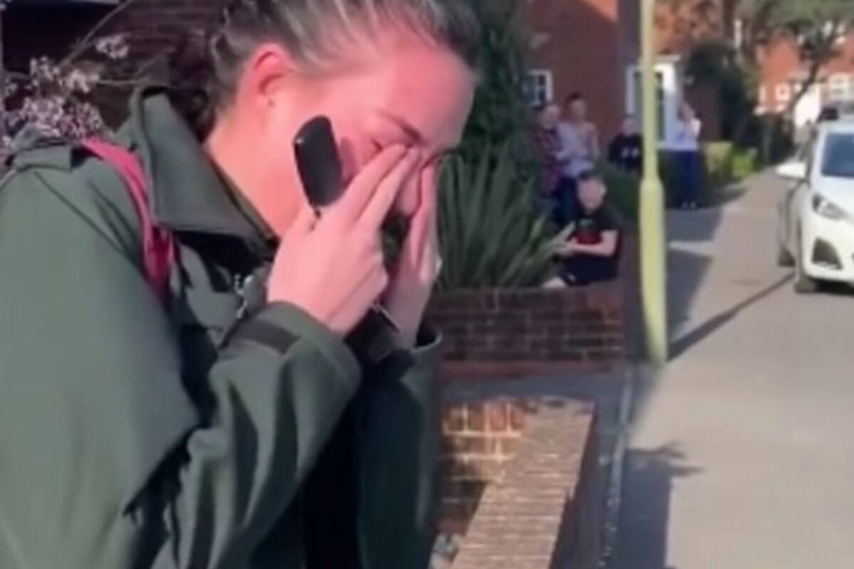 VIDEO: Paramédico llora al recibir aplausos de sus vecinos al irse a trabajar