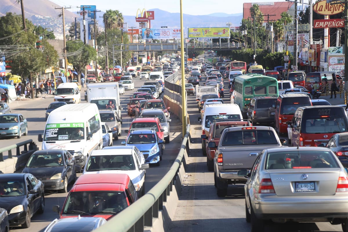 Crece en Tijuana problema del tráfico vehicular