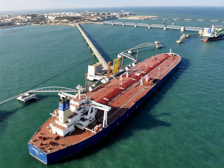 China ordenó la suspensión inmediata de exportaciones de gasolina, diésel y combustible de aviación desde el 11 de marzo para evitar escasez interna ante el conflicto entre Estados Unidos, Israel e Irán, medida que afecta envíos por más de 2,2 millones de toneladas previstos para marzo