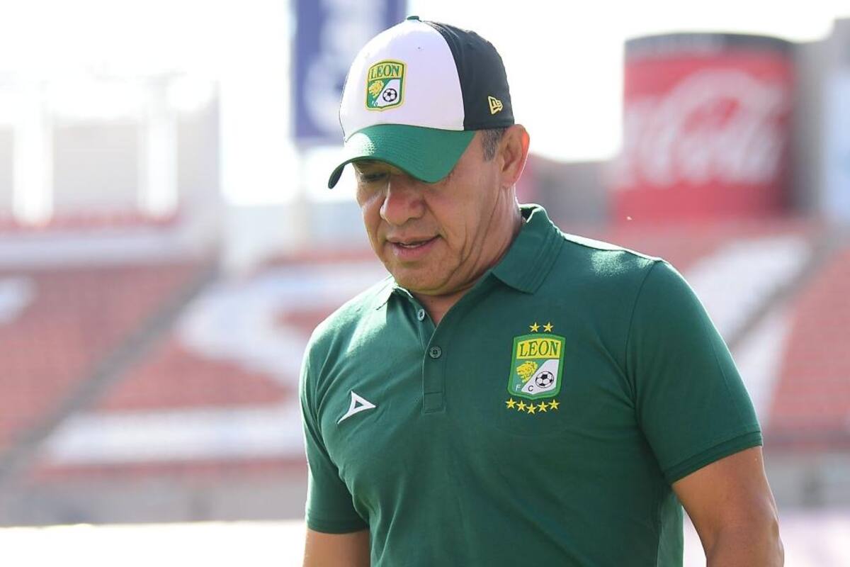 Nacho Ambriz revela relación que tuvo con Ronaldinho cuando lo dirigió en Querétaro