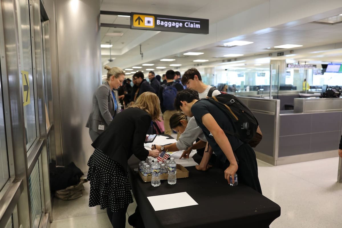 Ciudadanos estadounidenses que deseen salir del Medio Oriente deben comunicarse con el Departamento de Estado sin demora. | Department of State