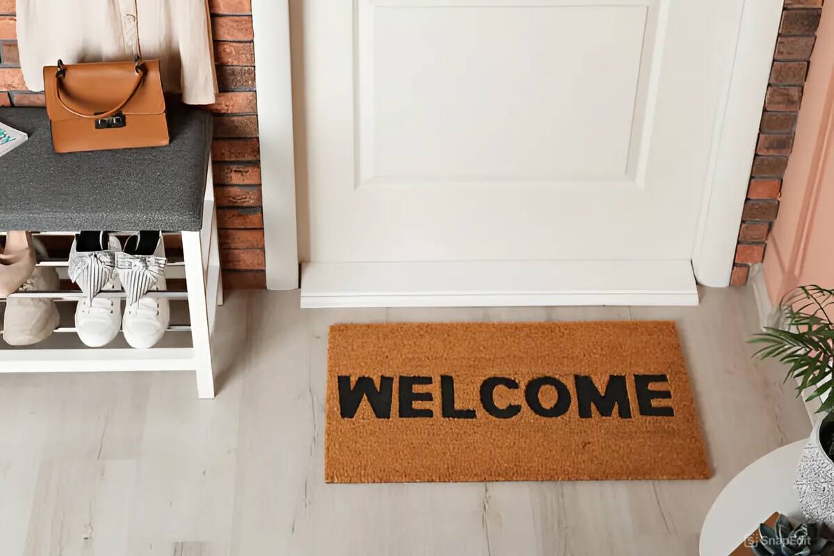 Beneficios de dejar tus zapatos y tenis en la entrada de tu casa