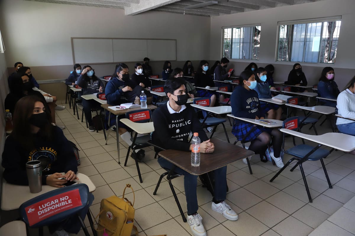 Prueban en ‘prepa’ Lázaro Cárdenas el regreso a las aulas