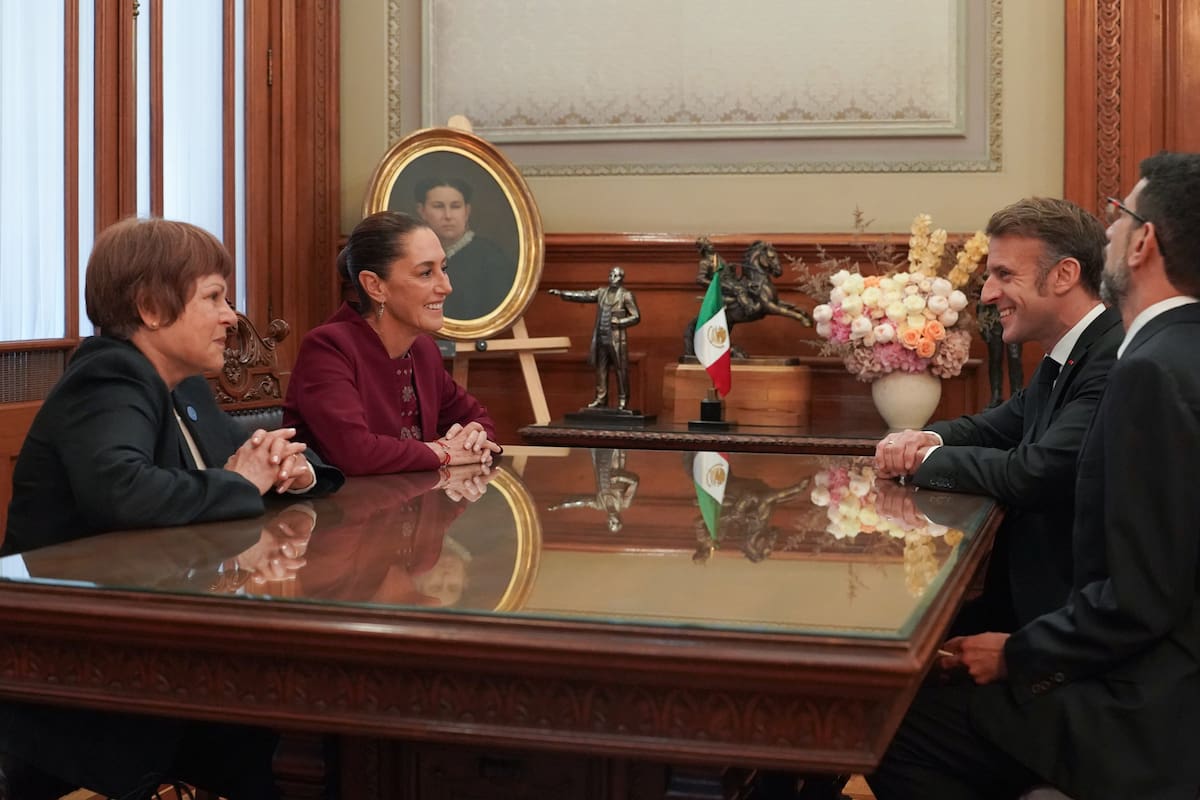 Sheinbaum recibe a Emmanuel Macron en Palacio Nacional. | Crédito: X @Claudiashein