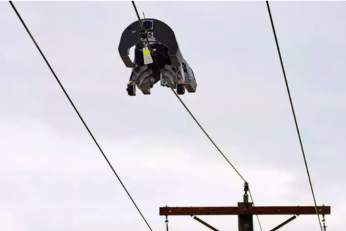 Facebook utiliza un robot para instalar fibra óptica en cables de luz de media tensión