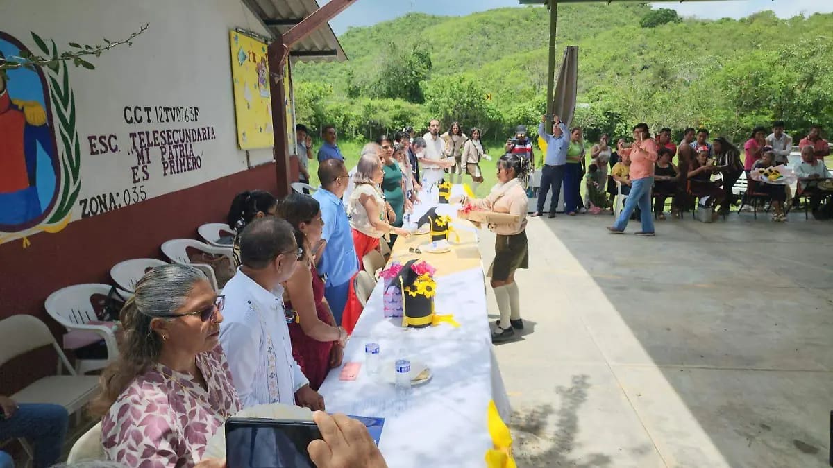 La valentía de Yaquelin, la única alumna que resistió tres años de clases sola. FOTO: El Sol de Acapulco