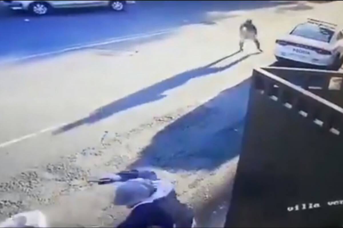 VIDEO: Enfrenta policía a 5 ladrones; asaltaban una casa