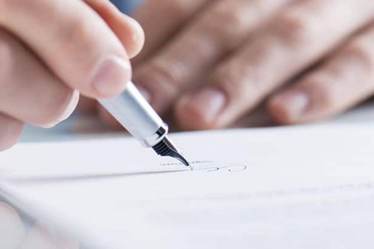 “Si me engaña, pagará mis deudas”: Joven logra que su novio firme contrato de fidelidad