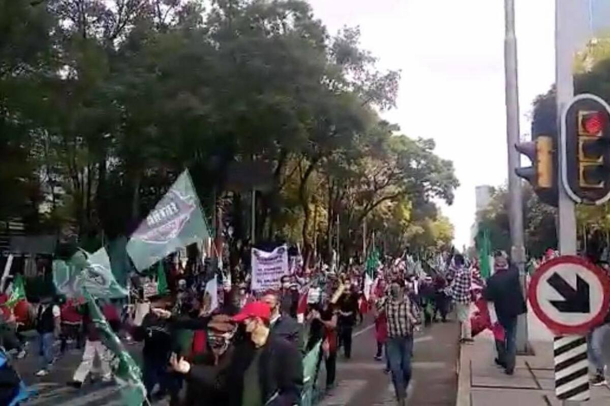 Frenaaa marcha al Ángel de la Independencia para protestar contra el gobierno de AMLO