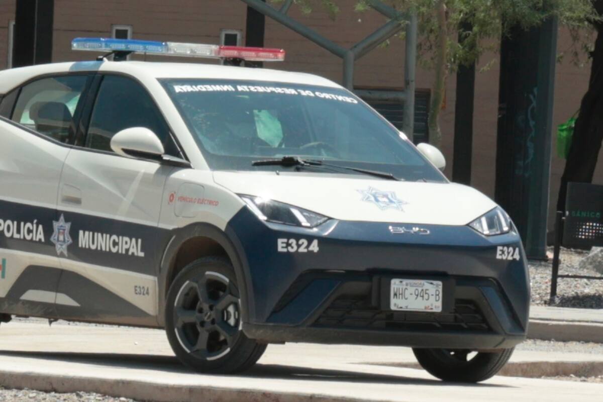 Detenido motociclista tras embestir dos patrullas y amenazar a policías en Hermosillo
