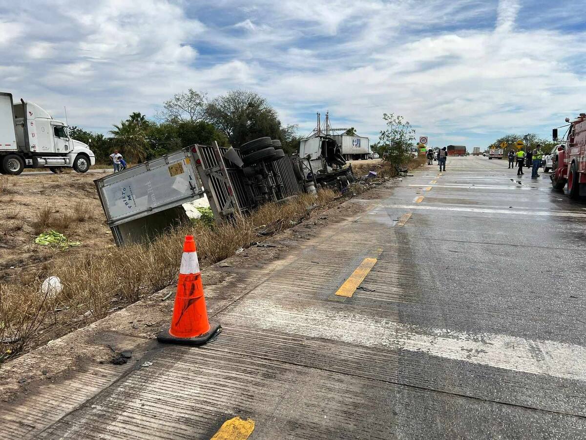 Los chóferes de ambas unidades resultaron ilesos / Foto: Cortesía