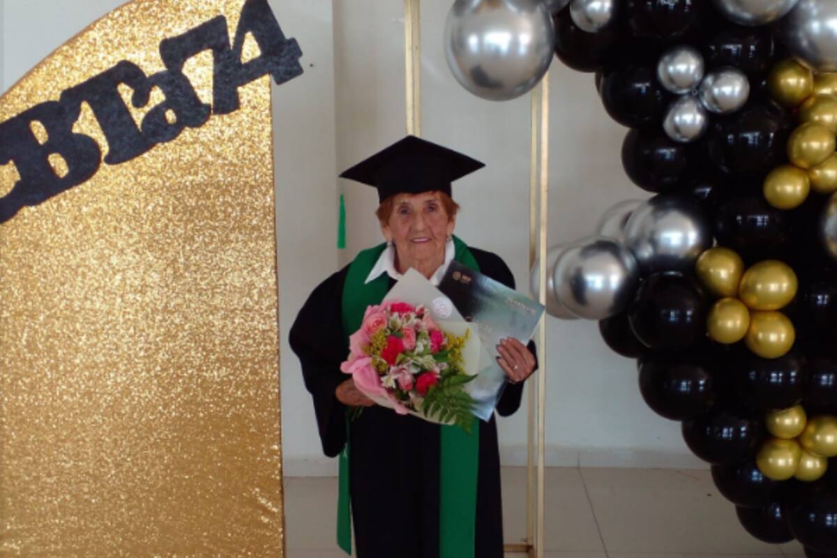 VIRAL: Abuelita termina su bachillerato a los 84 años e inspira a los usuarios de las redes