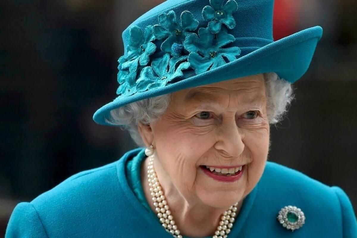 La Reina Isabel II pasa una noche hospitalizada y cancela viaje a Irlanda