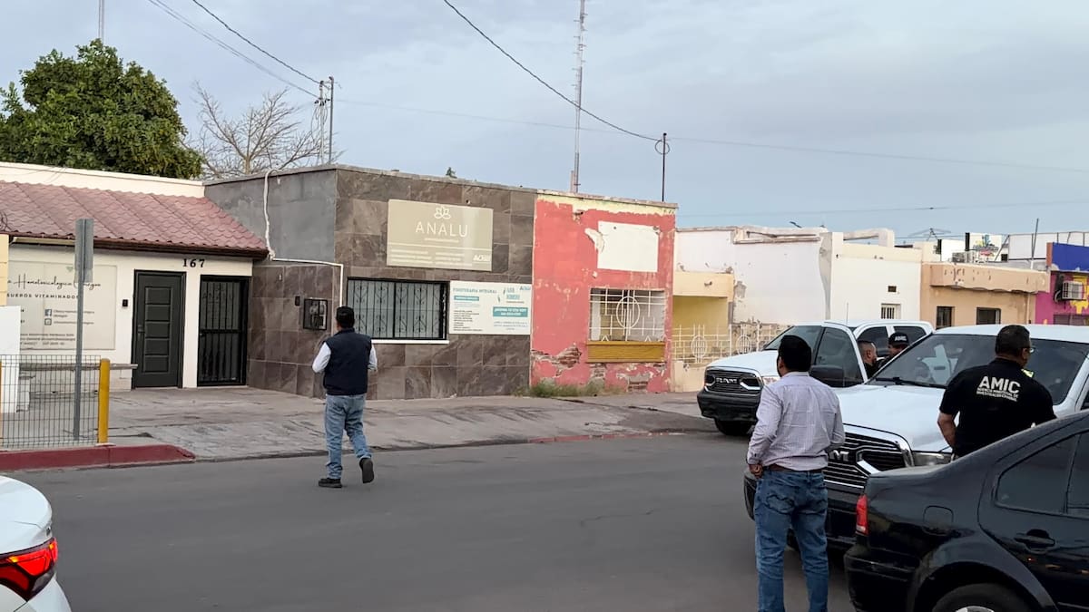 El inmueble fue resguardado por fuerzas federales y estatales durante la diligencia que se extendió por más de dos horas.