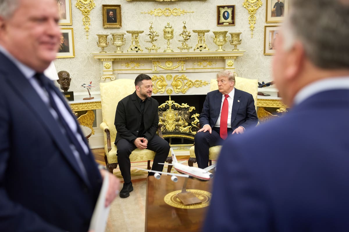 Donald Trump y Volodímir Zelenski se reunieron en la Casa Blanca para hablar de defensa aérea, misiles Patriot y negociaciones de paz con Rusia. | Foto: Especial/Vía X.